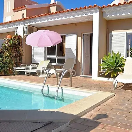 ホテル Comfortable And Well Equipped Terrace With Private Pool And Air Conditioni ヴィラモウラ