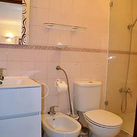 ホテル Comfortable And Well Equipped Terrace With Private Pool And Air Conditioni ヴィラモウラ