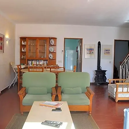 ホテル Comfortable And Well Equipped Terrace With Private Pool And Air Conditioni ヴィラモウラ